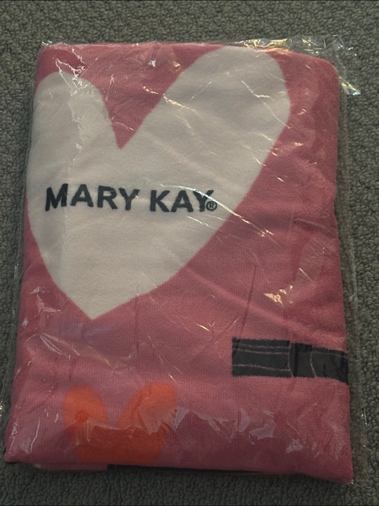 Mary Kay Other - Mary Kay Limited Edition Pink & Orange Heart Blanket
